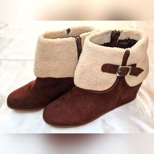 Avon Cushion Walk Womens Brown Ankle Boots Side Zip Hidden Wedge Faux Fur Sz 10
